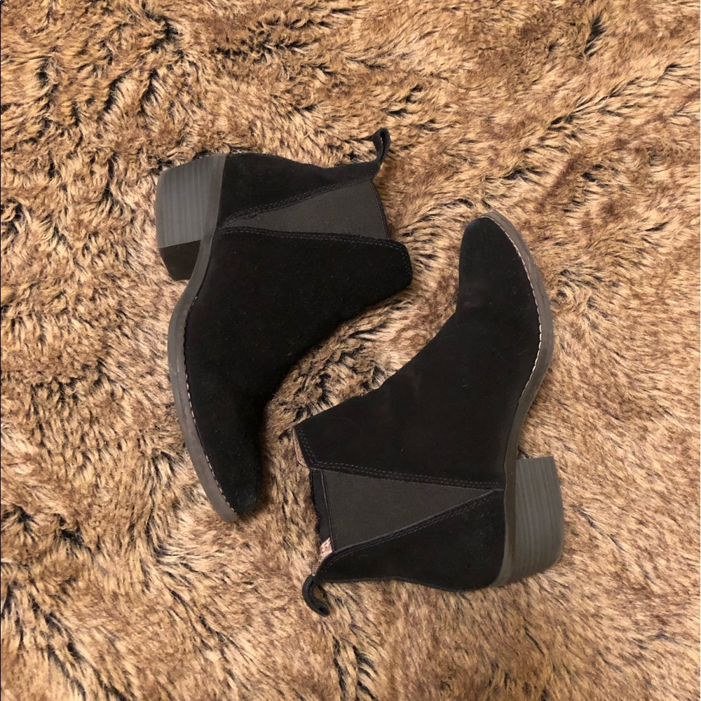 BLACK SUEDE BOOTS